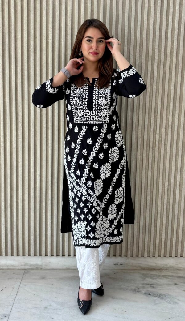 SANAYA Modal Chikanakri Kurta