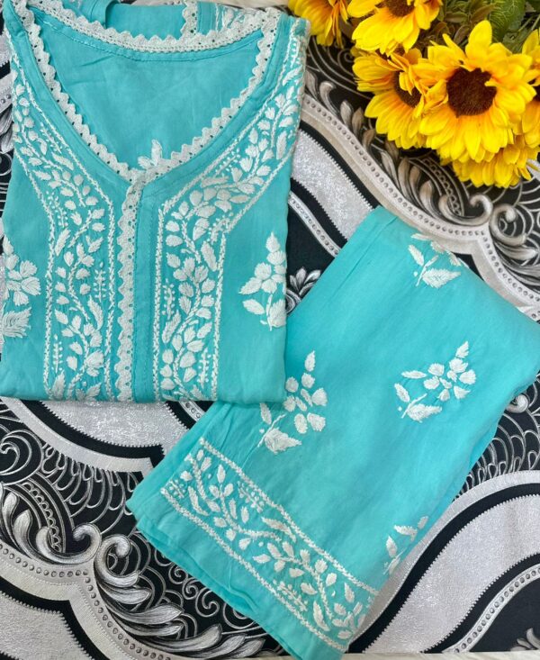 HAMNA Rayon Chikanakri Flared Kurta Set